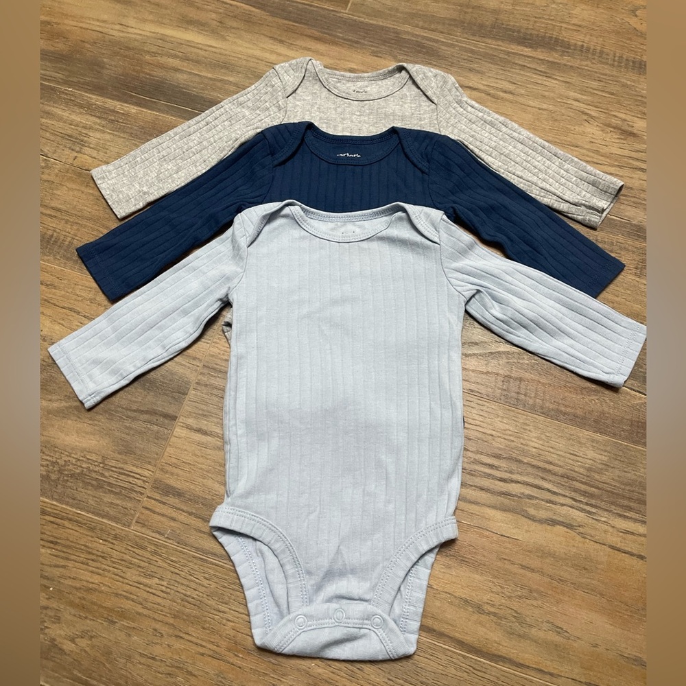 12$ for 3 ❤️ Carter's Onesie 3-6m